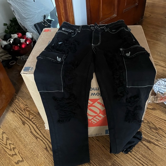 Size 26 distressed black Carmar jeans pockets - Picture 8 of 8